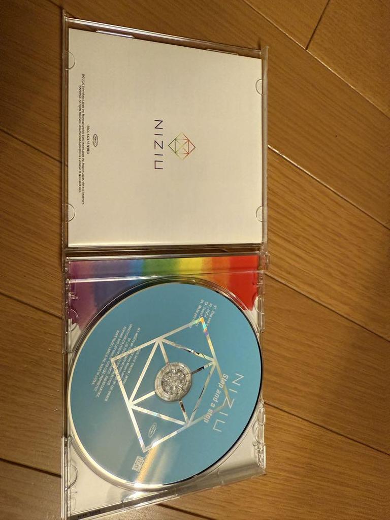 [USED] Step and a step/NiziU