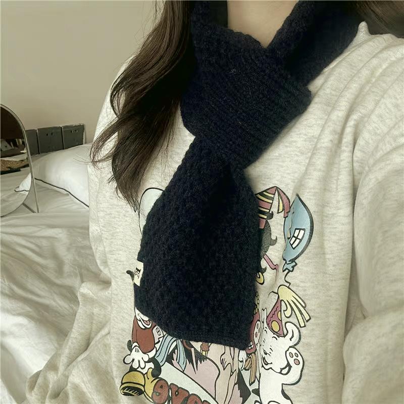 Korean version of versatile knitted wool small scarf women's autumn and winter neck protection lazy perforated plaid warm scarf Arctic velvet