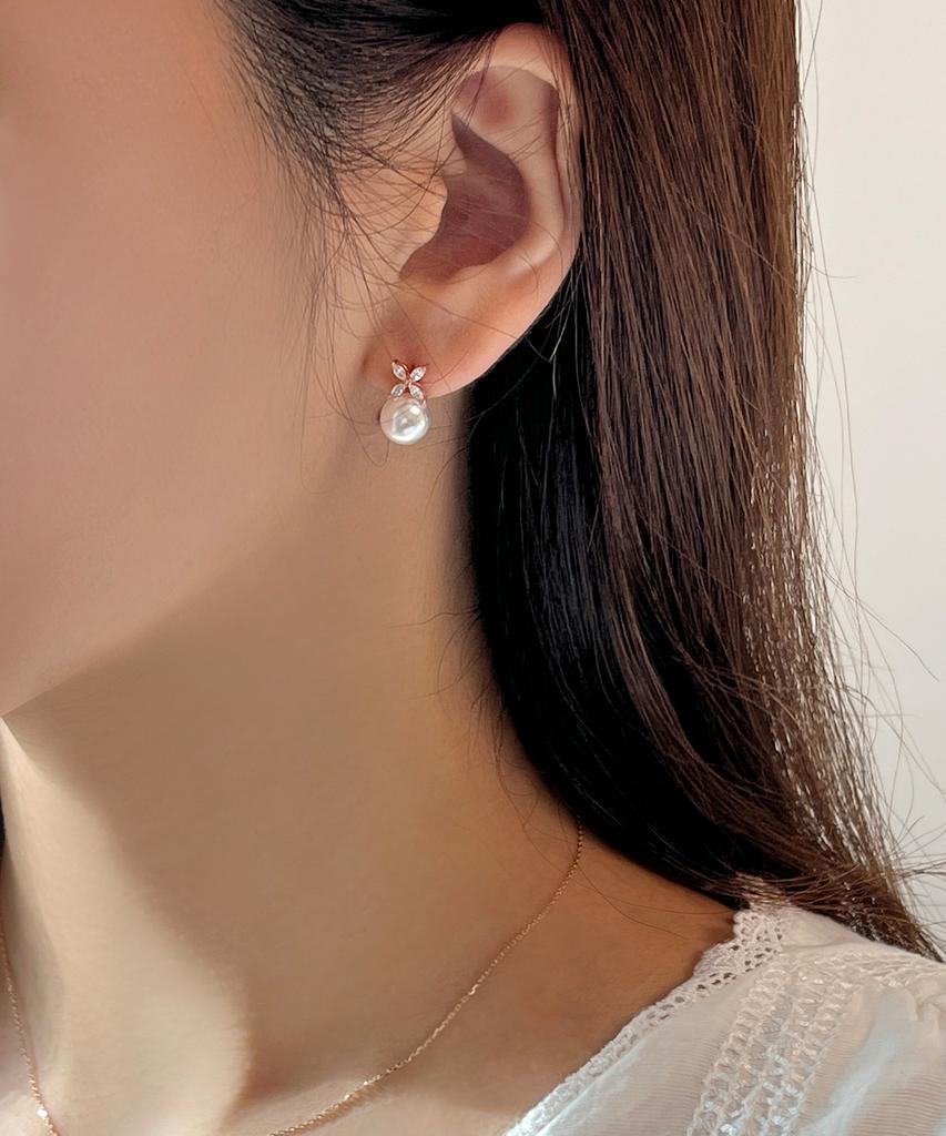 Paul Brial Pointed Pearl Earrings Pybe0278