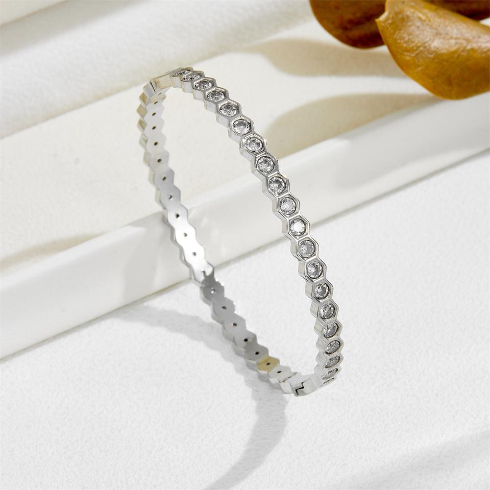 2026 Diamond-encrusted Rhombus Niche Design Bracelet for Women, Light Luxury, Simple and High-end Ins Wind Bracelet