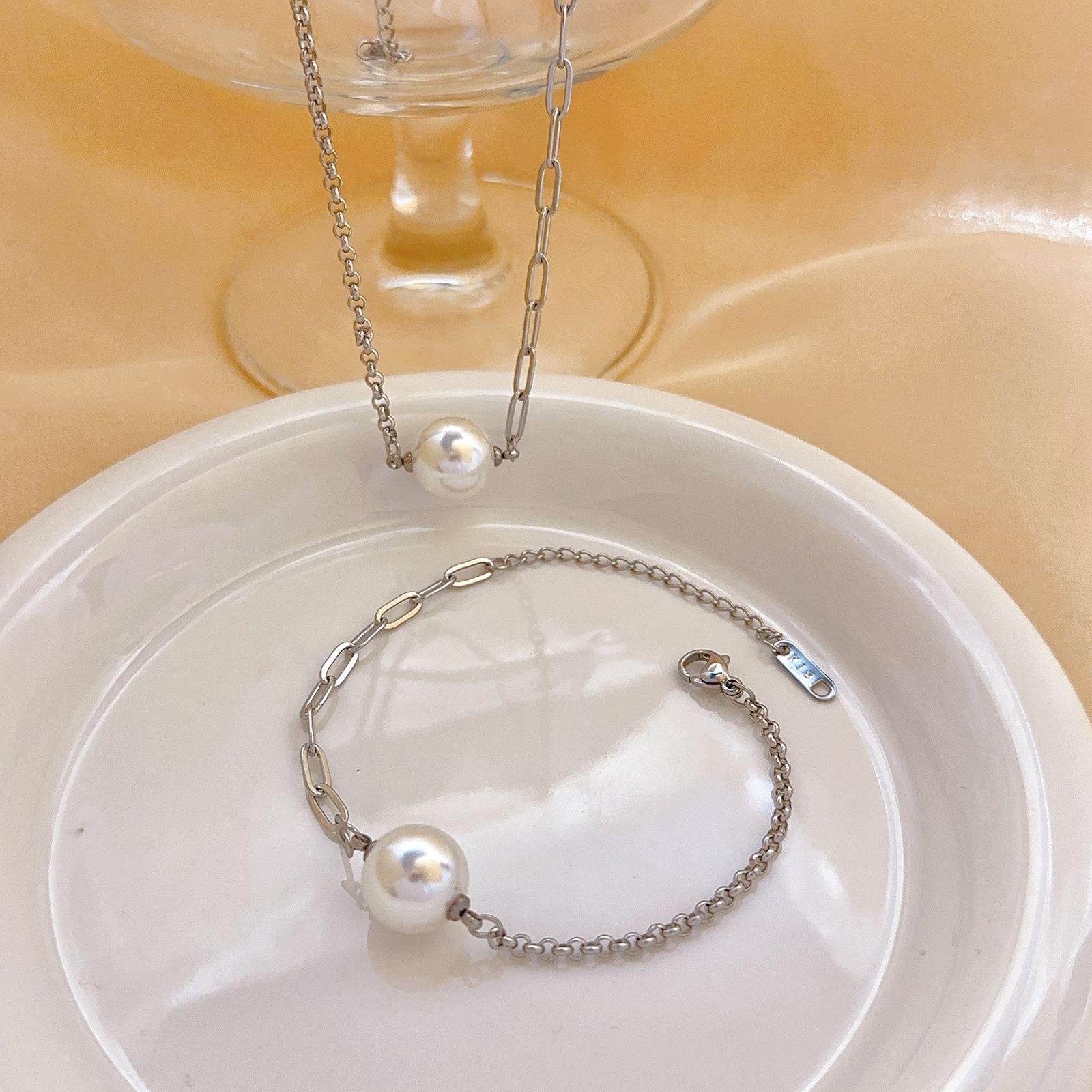 

Pearl Oval Gold Bean Titanium Steel Bracelet/Necklace: Women s Fashionable Non-Fading Jewelry with an Internet Celebrity Niche Design.