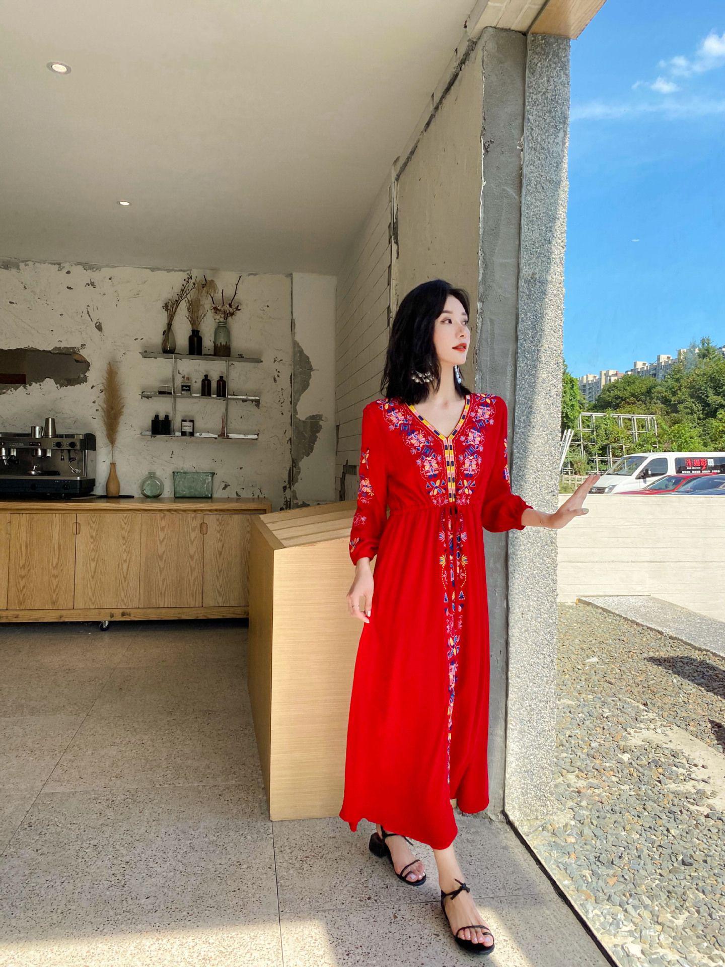 

2025 Этническое Ретро Вышитое Платье с V-образным вырезом на шнуровке, приталенное, праздничное M красный