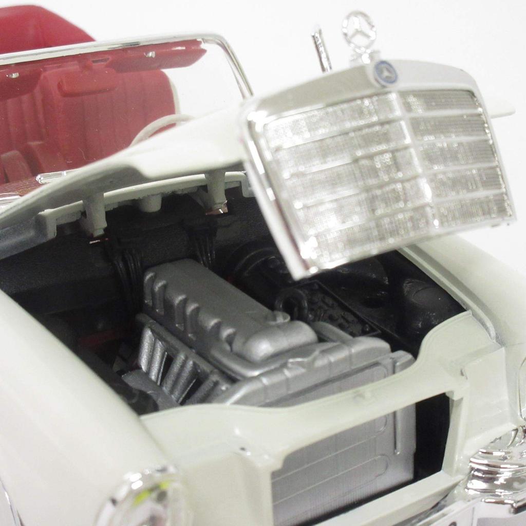 Maisto 1/18 scale diecast model Mercedes-Benz 280SE SE 1967 White (200-088)