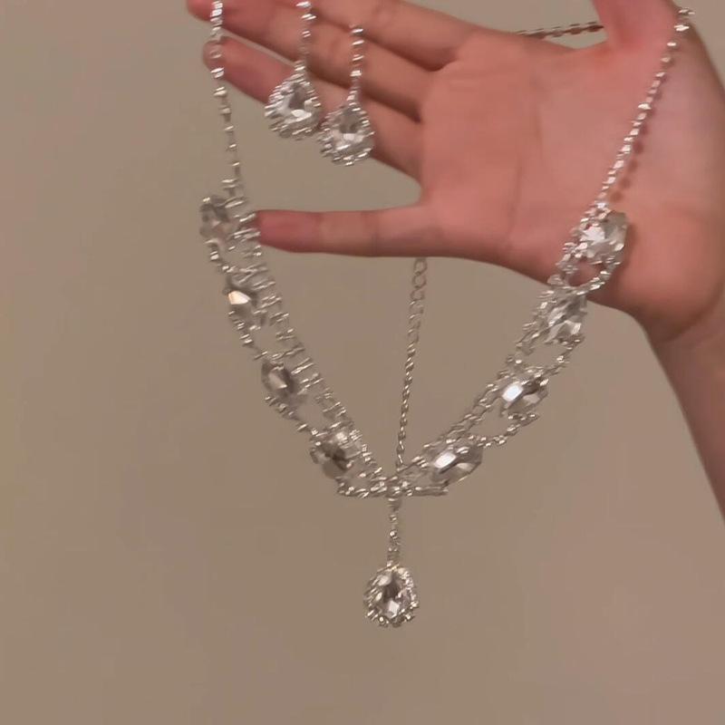European and American Diamond-encrusted Water Drop Pendant, Stud Earrings, Necklace Set, Collarbone Chain, Simple Fashion Accessories for Women