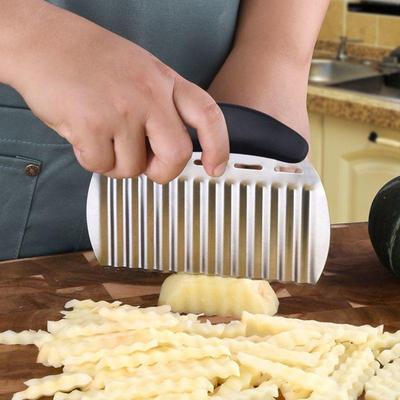 Stainless Steel Potato Cutter Crinkle Chopper Vegetables Fruits Easy To Use Wavy Blade Design Ergonomic Handle French Fry Slicer