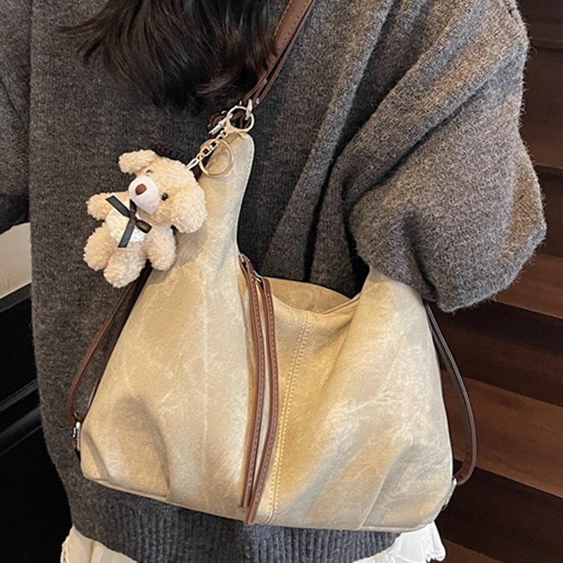 Korean Texture Women's Tote Bag 2026 Large Capacity Cute Pendant One-shoulder Crossbody Bag Casual Underarm Bag