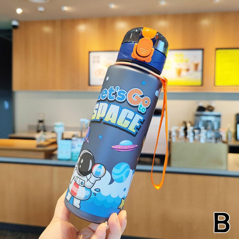 

700ml Cartoon Spaceman Plastic cup Water Bottle Portable Cute Straw Cup Leak-proof Drinking Jug Outdoor Sports & Fitness 0.7L синий