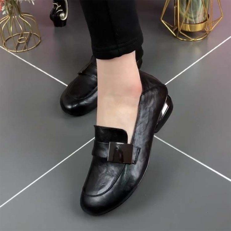 

Round head loafers women s shoes single shoes new 2025 spring soft sole low heel leather shoes British soft leather mother single shoes women 35