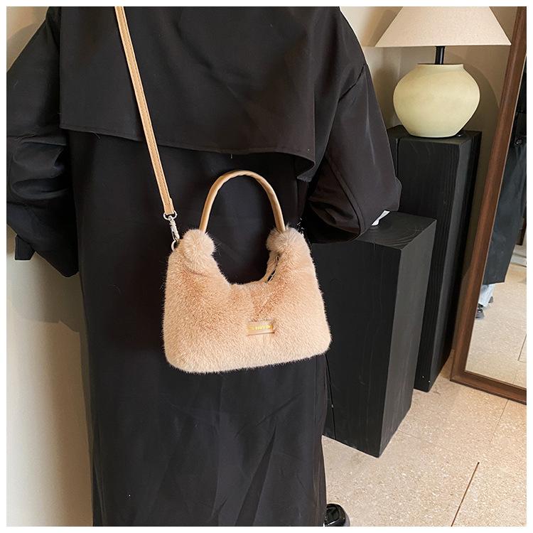 Premium plush bag women's autumn and winter fashion shoulder messenger bag Mao Mao portable dumpling bag