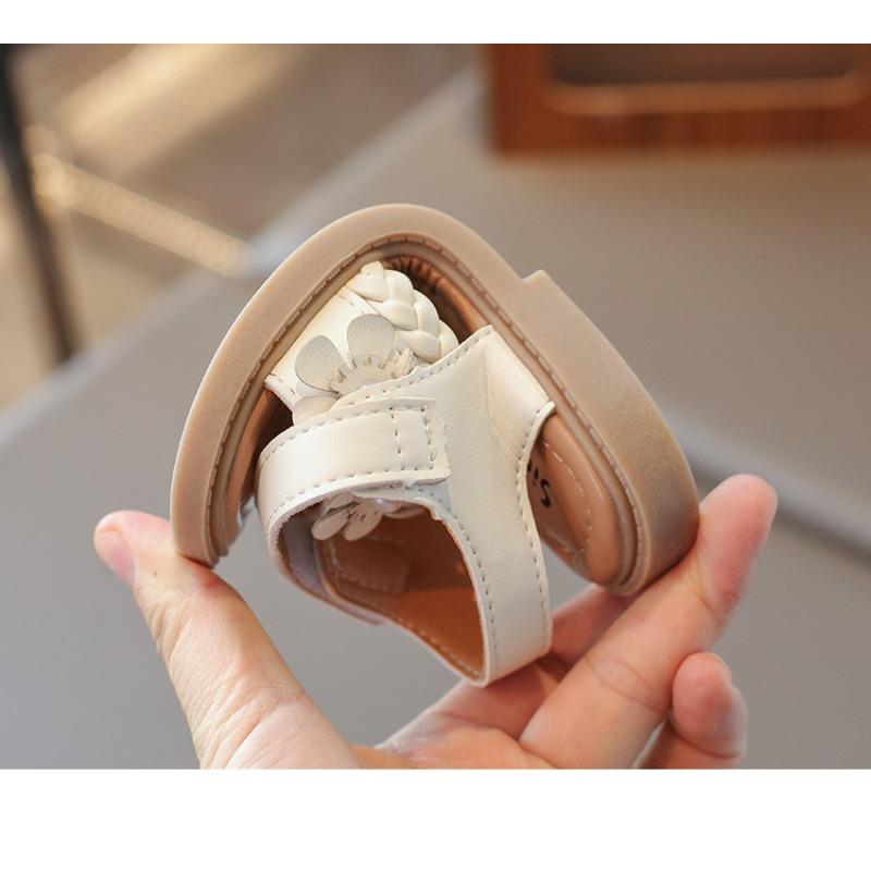 Girls' shoes, children's floral princess sandals, summer baby beach soft-sole walking shoes.