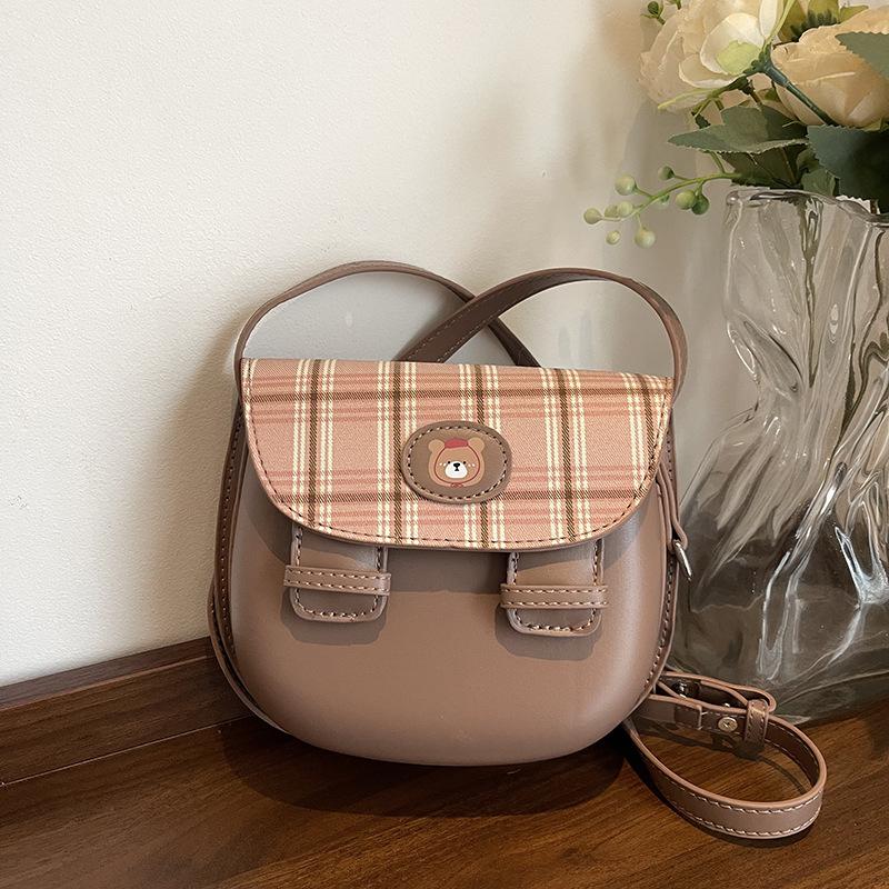 

Retro commuter saddle small bag women s new autumn popular messenger Doudou bag plaid mobile phone bag рожевий