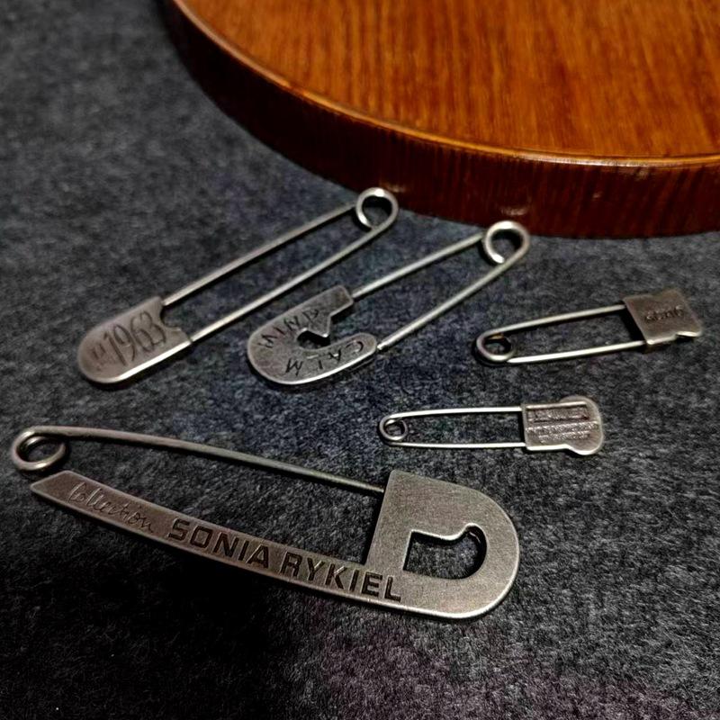Vintage Engraved Letter/Number Large Brooches Sweater Scarf Buckle Cardigan Anti-Slip Big Pin Decoration Accessories