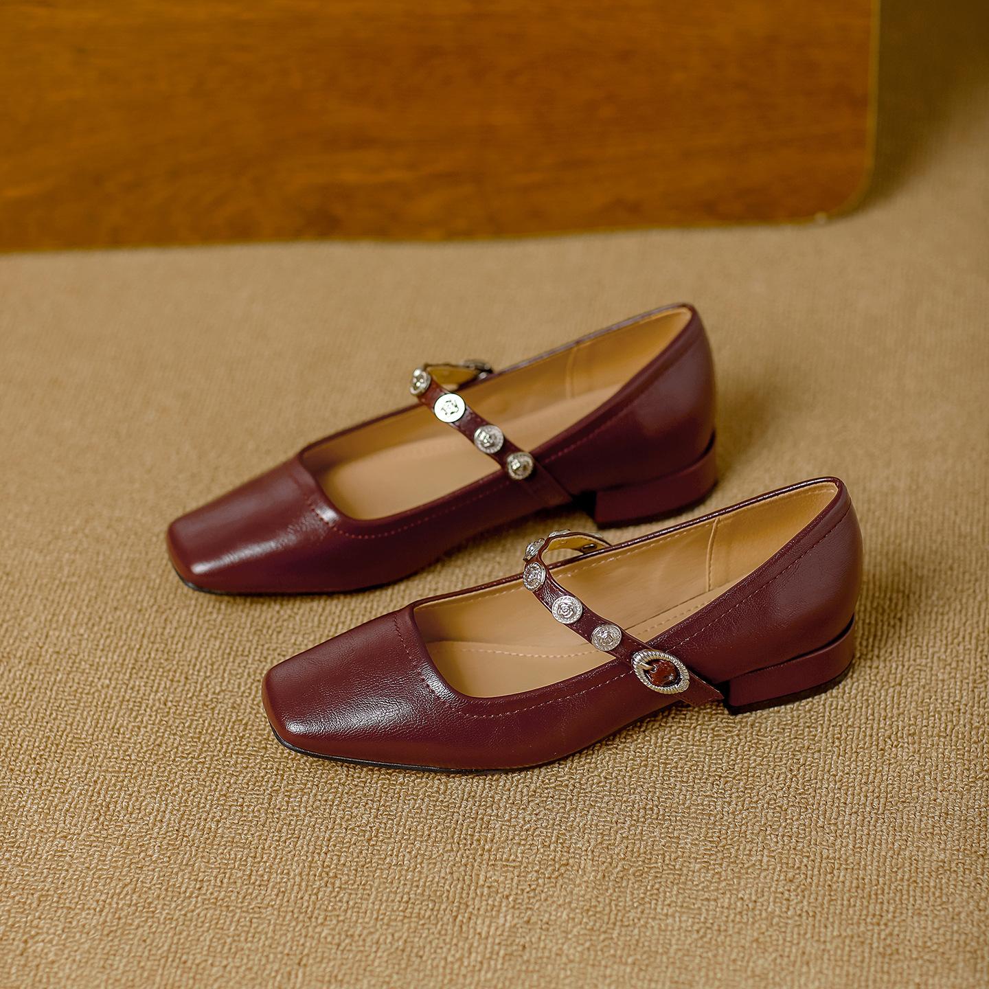 

Retro Mary Jane shoes women s autumn 2025 new models with skirts versatile, beautiful, not tired of commuting, shallow mouth single shoes 40 бордовый