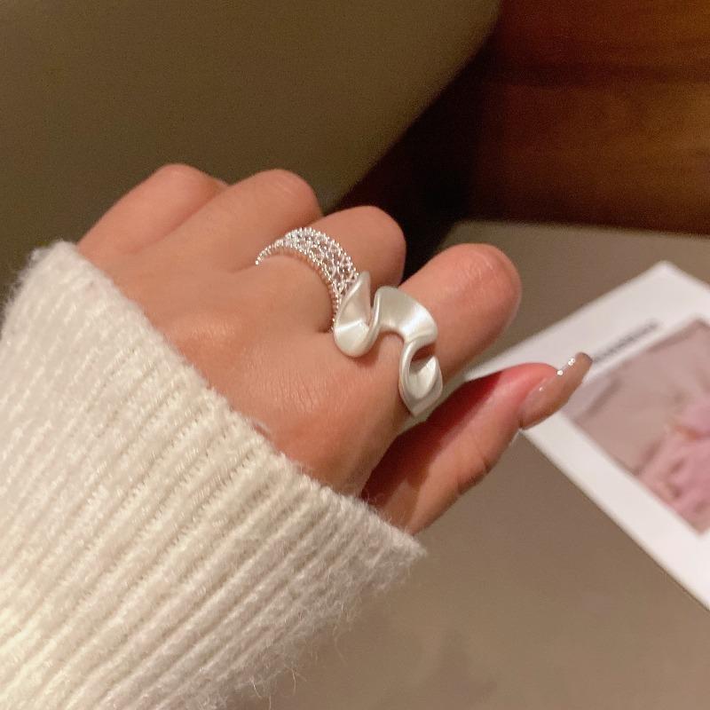 Niche Wave Skirt Ring Minimalist Blogger-Approved Open Finger Ring Stylish Unique Design Statement Jewelry for Women