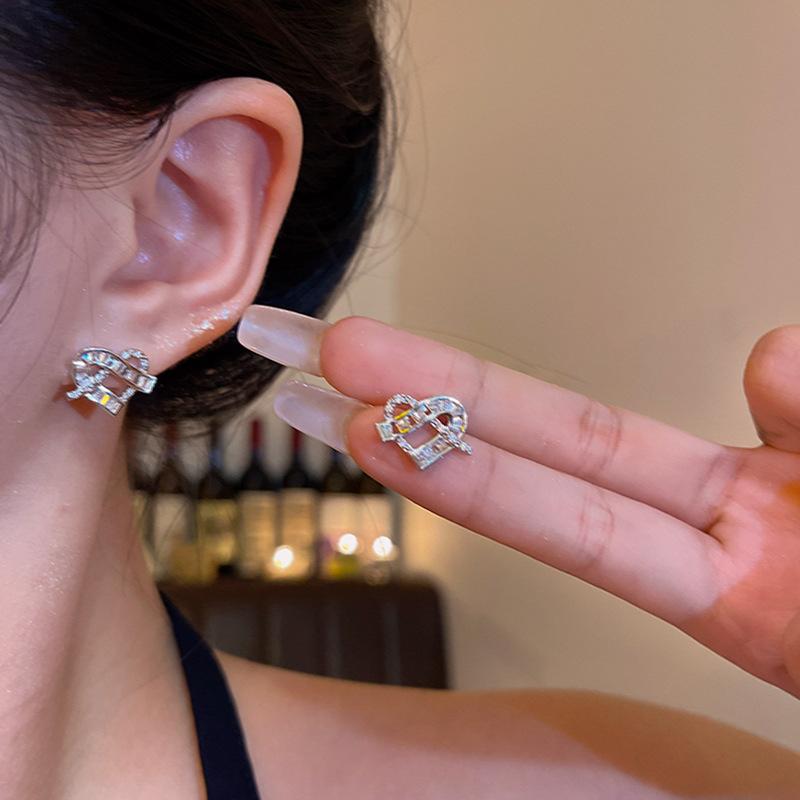 Korean sweet temperament exquisite zircon love stud earrings light luxury niche fashion versatile temperament peach heart earrings earrings