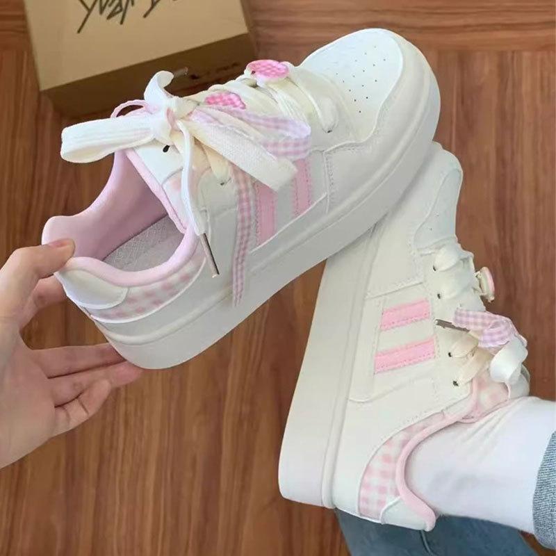 Milk blue platform bread shoes women's board shoes 2025 new Hong Kong style versatile leather surface student leisure sports white shoes