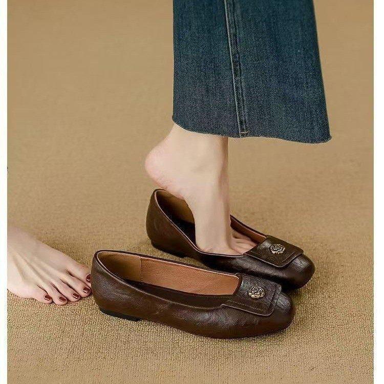 Soft leather French niche single shoes retro new flat bottom shallow mouth round head camellia autumn Mary Jane