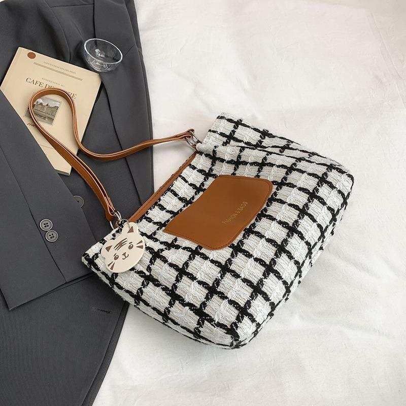 Summer Fashion New Women's Tote Bag Fashion Versatile Trend Student Large Capacity Shoulder Bag