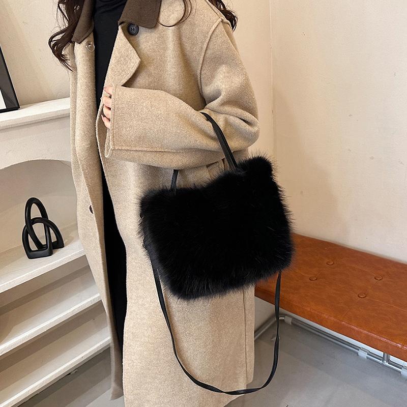 Sac fourre-tout en fausse fourrure pour femme, sac seau en peluche, design de luxe, sacs à main pour dames, sacs à bandoulière doux pour l'hiver