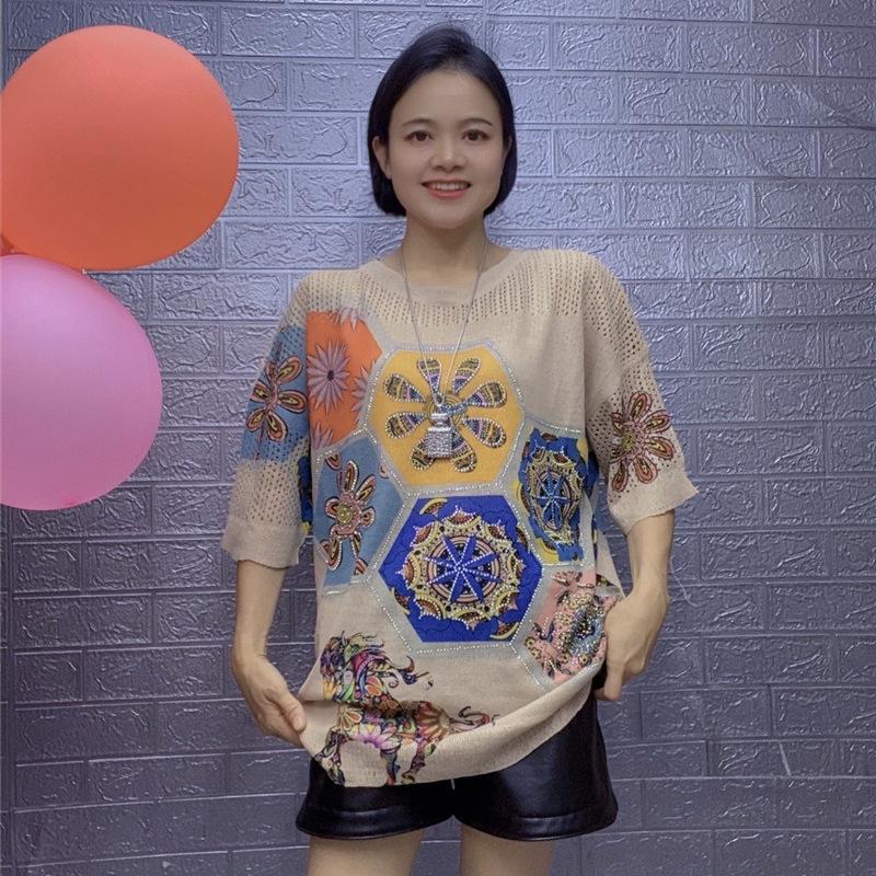 

Женская футболка с коротким рукавом из ледяного шелка со стразами 2025: Похудение, Стильная летняя мода, Одежда для мам больших размеров One Size (85-170 kg)