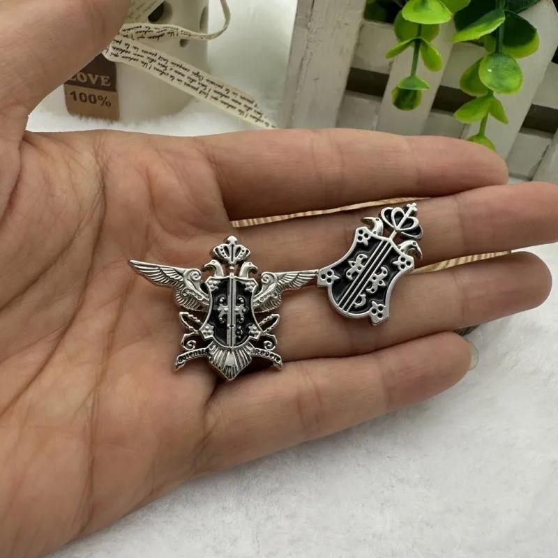 Anime Black Butler Ciel Phantomhive Sebastian Michaelis Broszki i Naszyjnik dla Mężczyzn Czarna Emaliowana Odznaka Biżuteria Cosplay