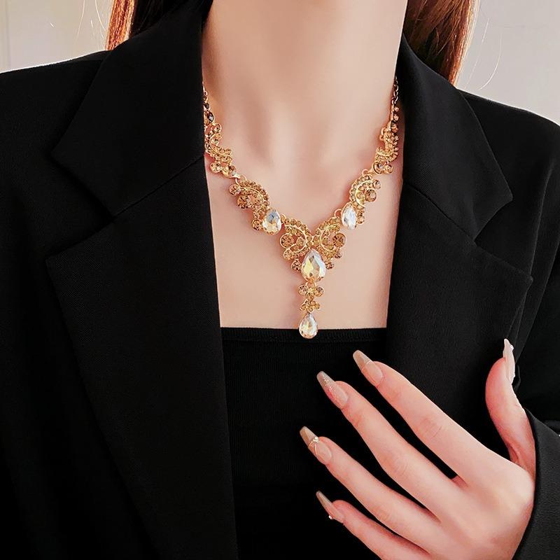 2 Pcs Luxury Rhinestone Pendant Necklace for Women French Retro Exquisite Collarbone Chain Geometric High Quality Zircon Set M1