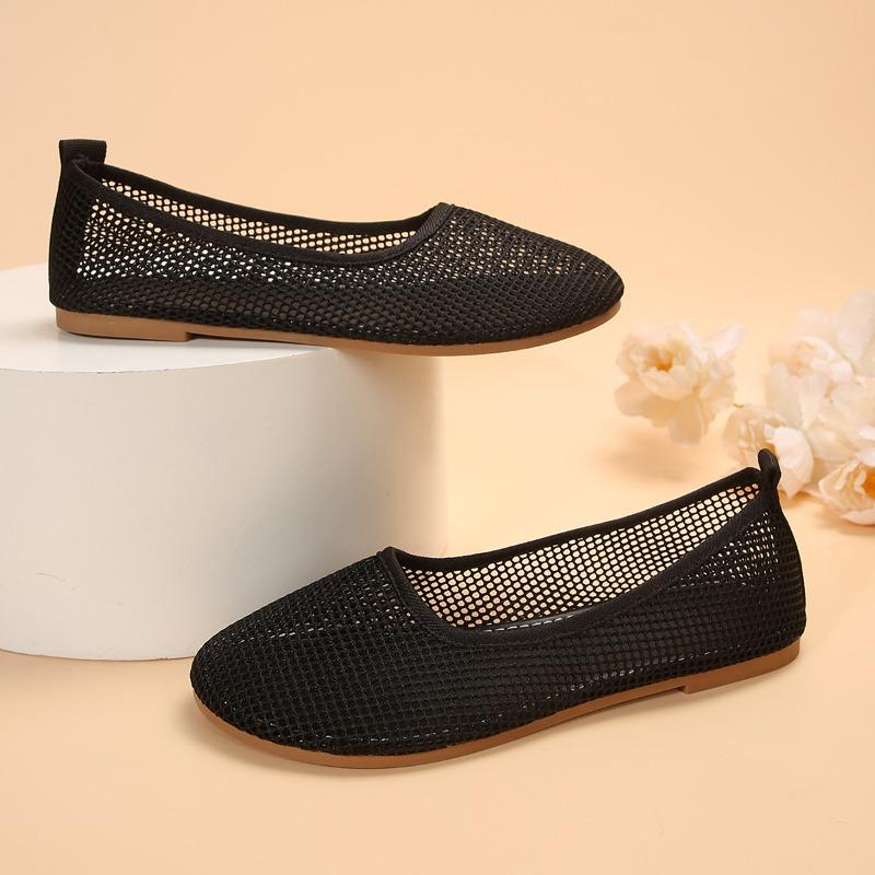 Large size sandals women's summer new flat-bottomed breathable mesh sandals cool slippers