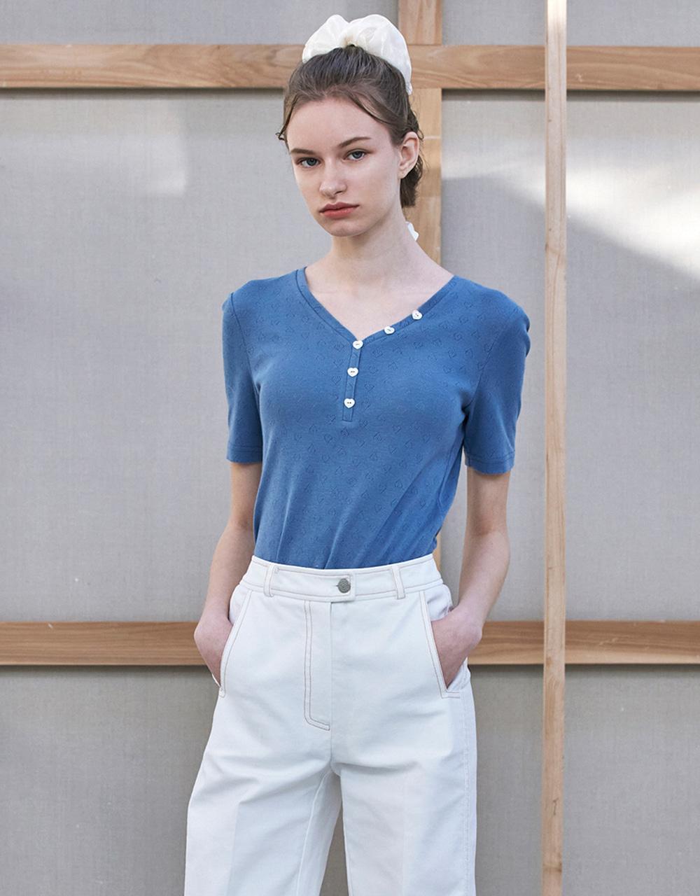 Wove Moment Heart Button Point V-Neck Top - Blue Blue/34