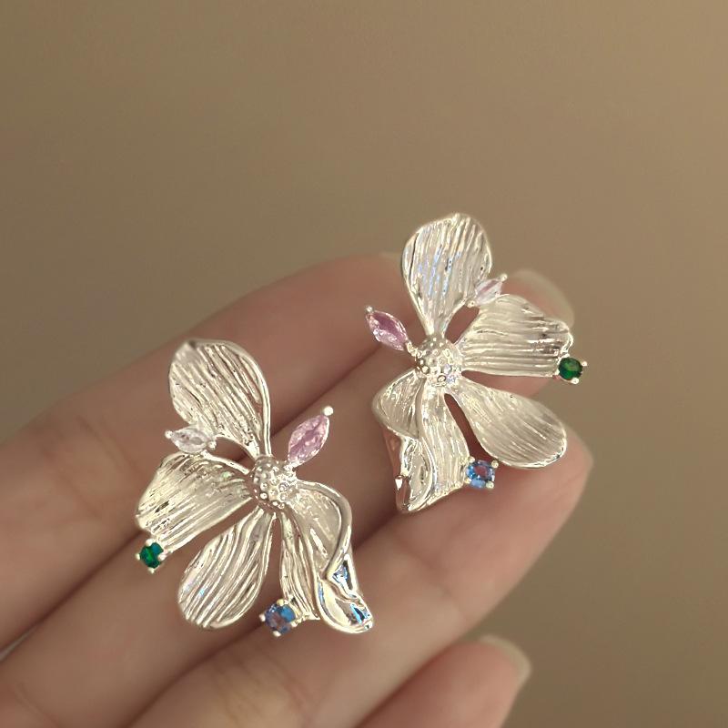 

Складчатые полосатые серьги-пусеты с лепестками в форме ромба, средневековые винтажные серьги, ретро премиальные серьги женские