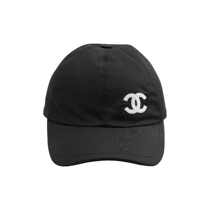 

CHANEL Double C Embroidered Logo Solid Color Peaked Cap Cotton Peaked Cap Unisex Couple Style Black чорний