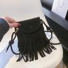Женский кошелек на ремне с бахромой, винтажная матовая кожаная сумка с кисточками, модная сумка через плечо, однотонная сумка через плечо, сумка с регулируемым ремешком
