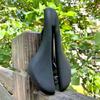 Innovative Carbon Fibers Bicycles Seats Cushions Heavy Type Bike Saddles for Secure and Comfortable Cycling