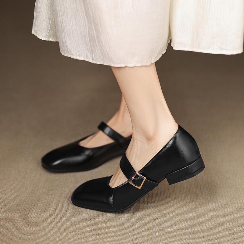 New Four-season Wear Square Head and One Foot Pedal Small Leather Shoes, Foot Cover Square Heel Low Heel Large and Small Size Women's Shoes, Light Mo