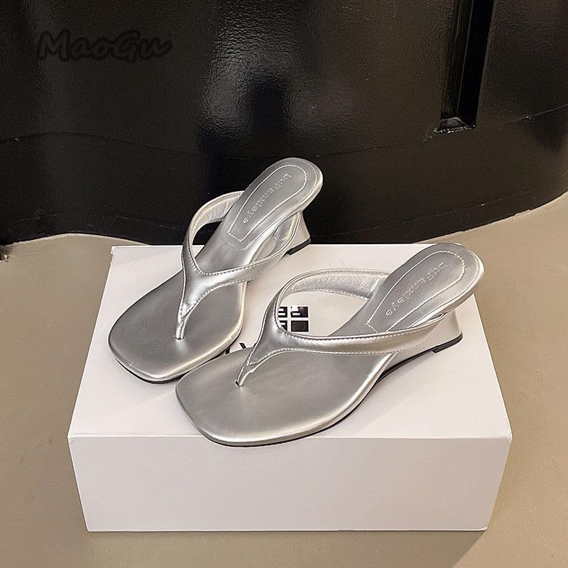 Lässiges Design Sommer klobige Damen Slipper Mode elegant Zehentrenner Plateau dicker Absatz Slides Damen Strand Sandalen Schuhe