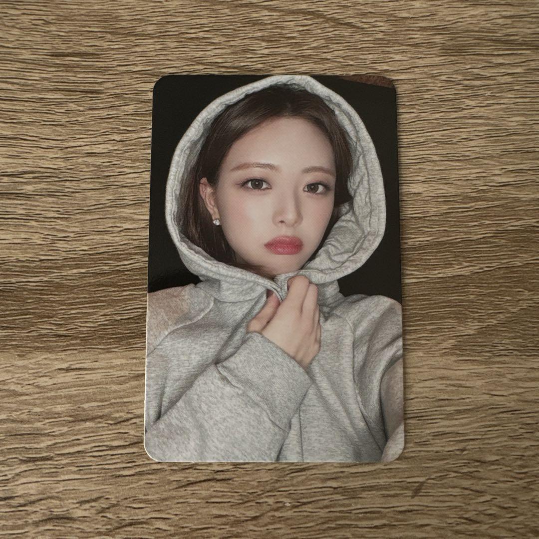 

[ИСПОЛЬЗОВАННАЯ] ITZY Yuna GOLD коллекционная карточка makestar Yontong