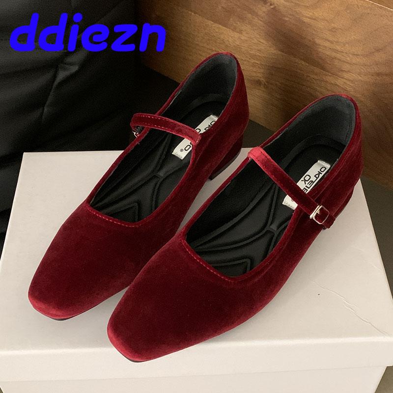 Fashion New Fashion Buckle Strap Ladies Flats Mary Janes Shoes Female Designer Shallow Footwear Silk Women Flat With Shoes Red