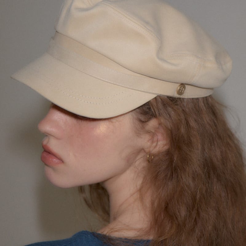 

Шляпа-клош из замши SALON DE YOHN_ Слоновая кость Free