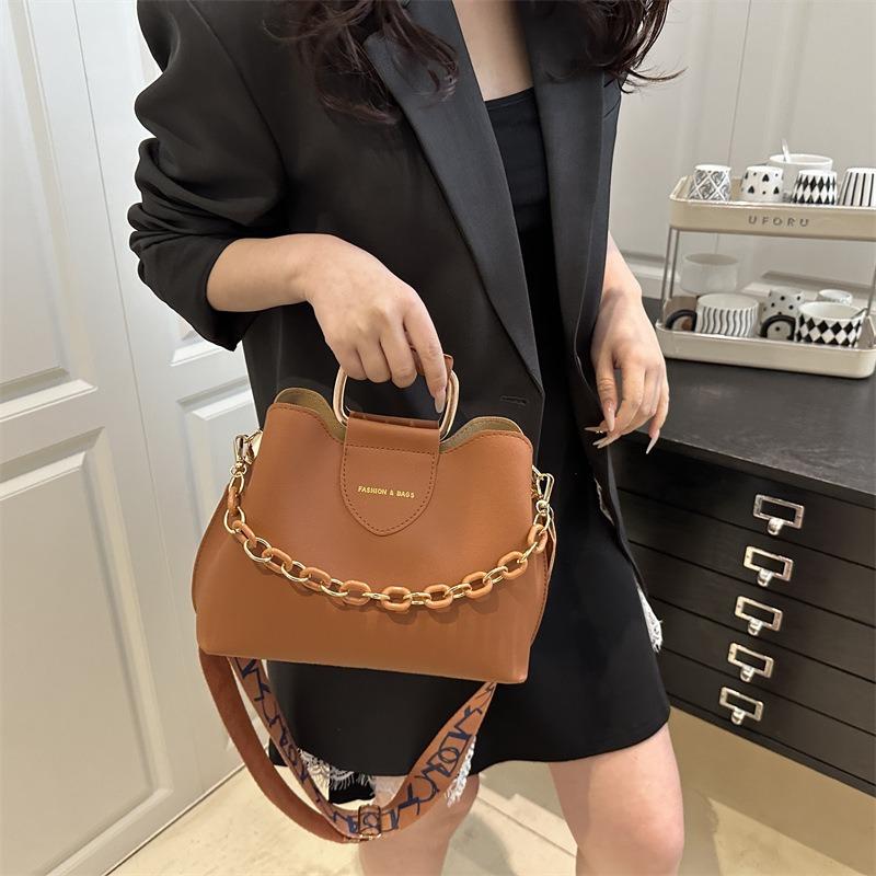 New solid color atmospheric versatile urban simple niche trend daily commuting chain single shoulder portable messenger bag women