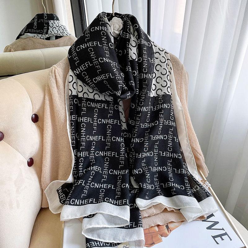 Luxury Brand Autumn and Winter Women New Style Fashion Color Matching Print Silk Scarf Lady Popular Headcloth Beach Shawl