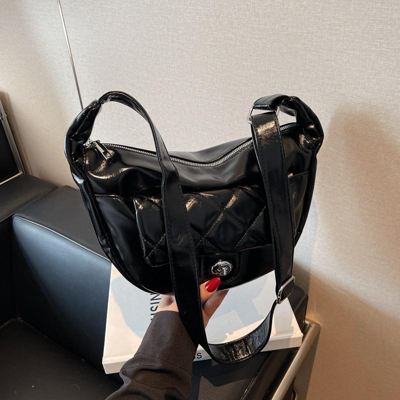 

Trendy versatile shoulder bag spring new retro armpit bag fashion casual saddle bag чорний