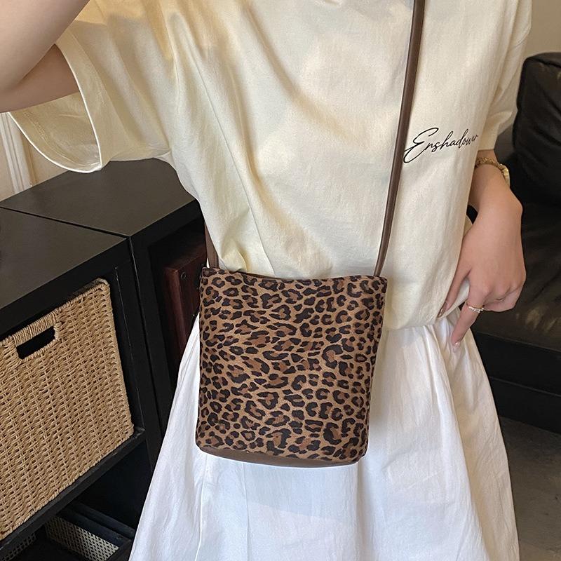 Women Fashion Mini Suede Pu Single Shoulder Underarm Small Bucket Handbag