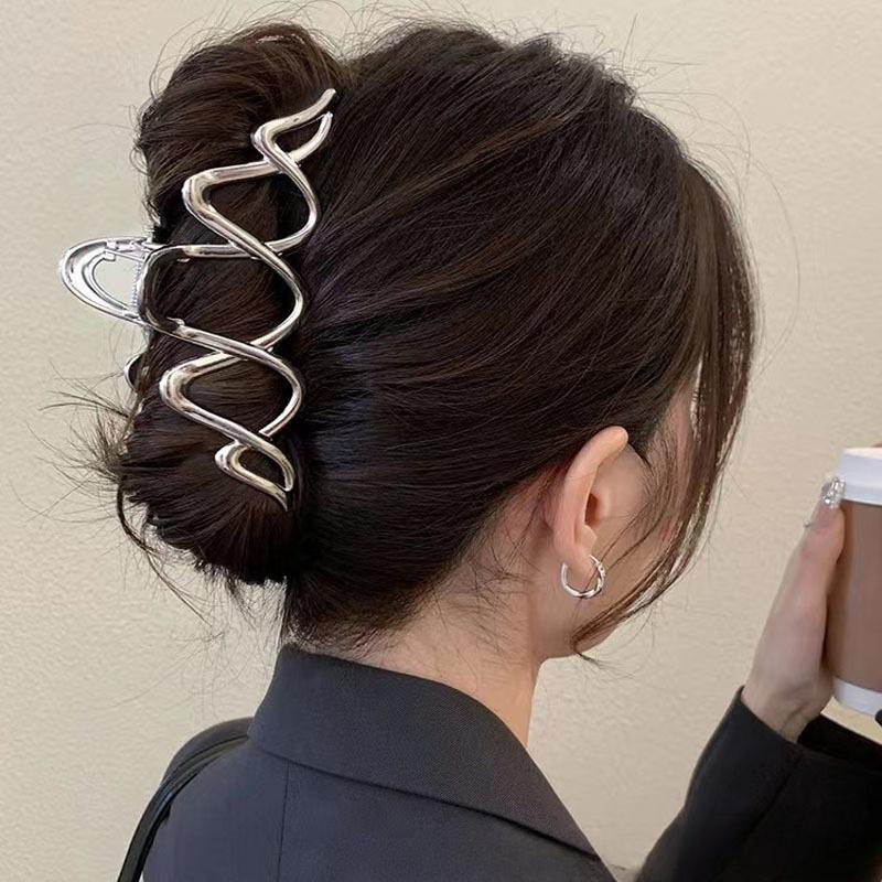 Fashion Wave metal large grab clip simple back hair clip 2025 new light luxury shark clip temperament hair accessory