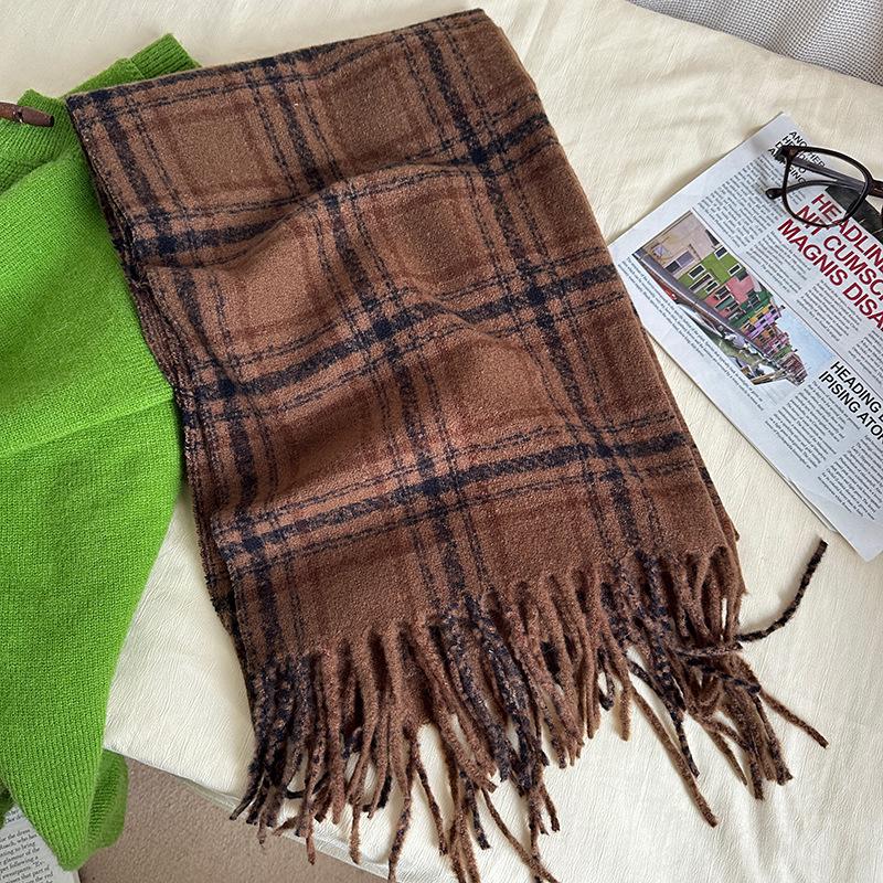 Luochi Korean-Style Retro Plaid Scarf: Warm, Versatile, and Stylish Shawl for Women, Perfect for Autumn/Winter.