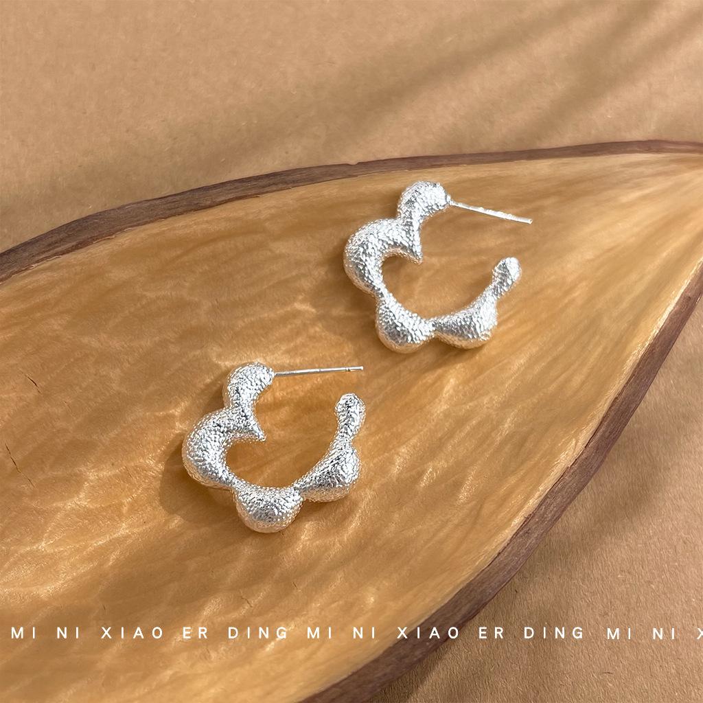 Sandblasted texture, fresh and sweet flower 925 silver needle earrings, elegant temperament, Japan and Korea 2025 new earrings