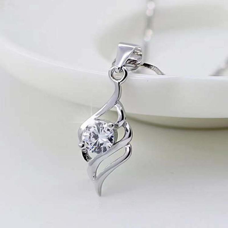 Live Broadcast Angel Wings Pendant: Pt950 White Gold Plated Women's Clavicle Chain - Fashionable Gift for Girlfriend.