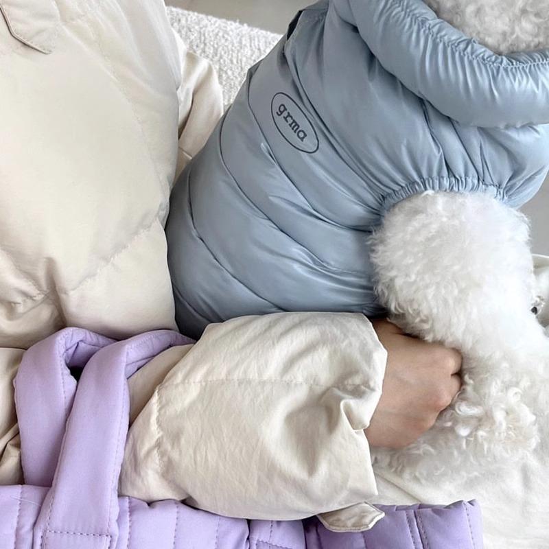 Herbst und Winter Hund Koreanische Morandi Farbe Einfache Warme Weste Baumwollmantel Katze Zwei Füße Teddy Haustier Hund Kleidung