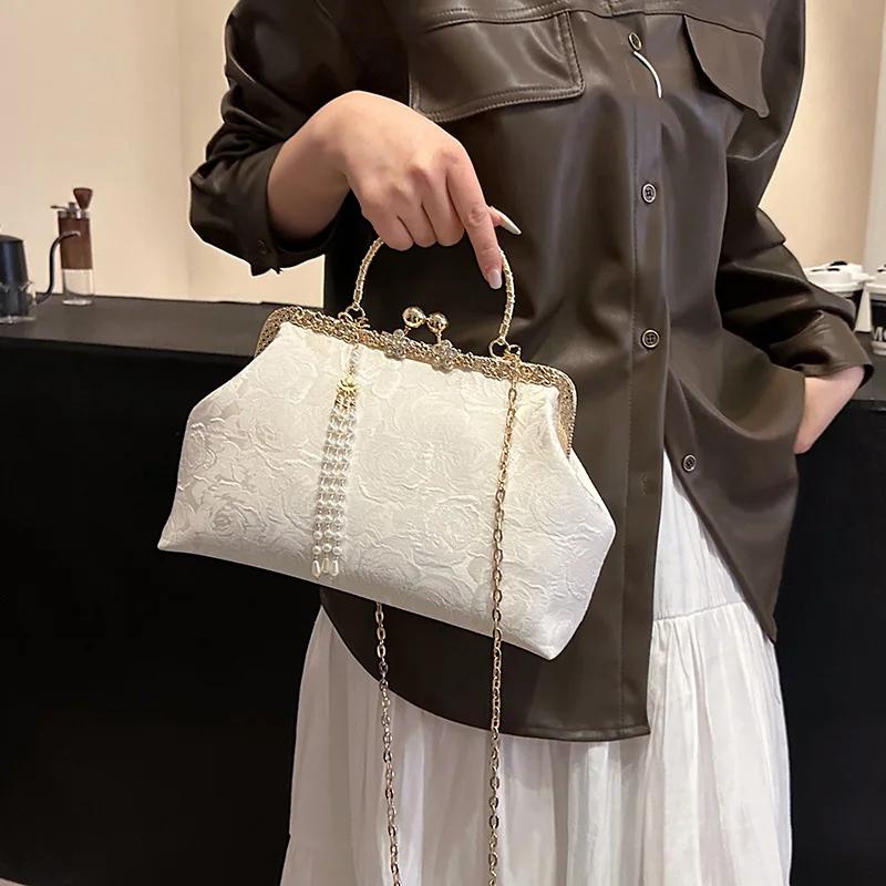 Red Rose Chain Shoulder Bags for Women Tassel Shell Clip Handbags Wedding Clutch Flowers Beading Messenger Bags Designer