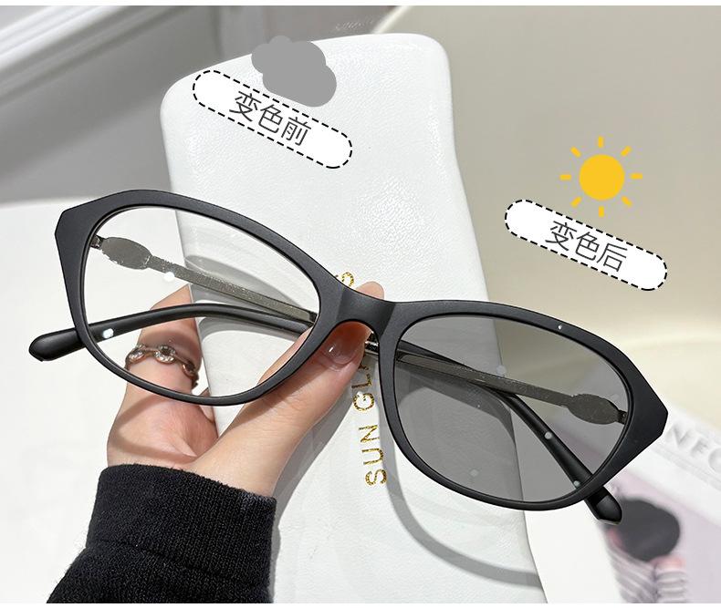 Y2K Photochromic Myopia Glasses Cat Eye Oval Frame Glasses Lenses That Can Change Color Under Sunlight Neutral Myopia Glasses