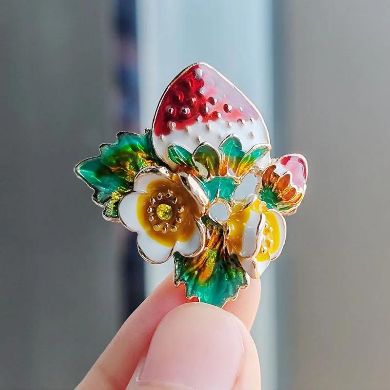 

Винтажная эмалевая брошь в виде цветка клубники для унисекс, модная брошь с фруктами и стразами, аксессуары для одежды, платья, офисного костюма, подарки