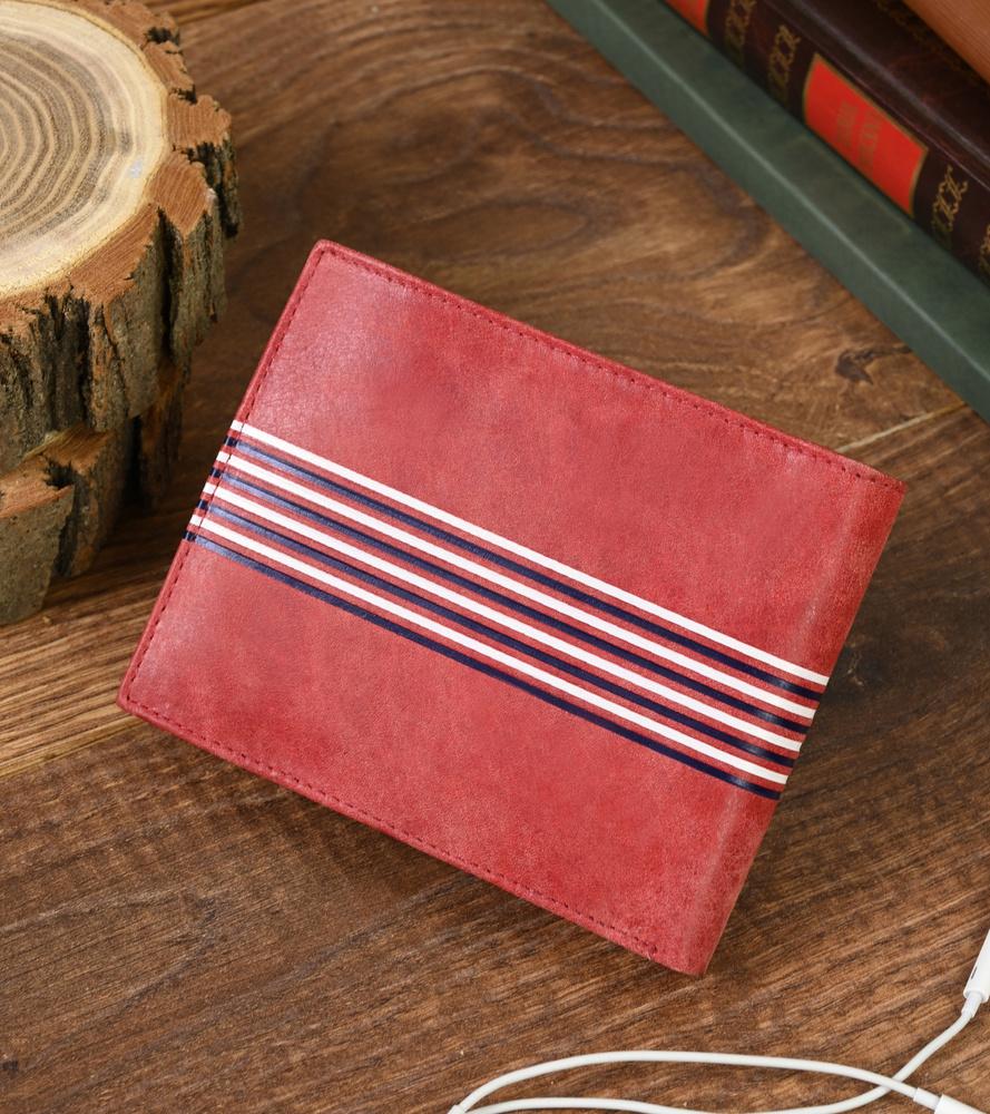 Men's wallet made of natural leather decorated with crosswise stripes